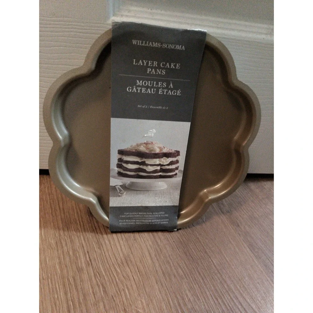Williams Sonoma Thin Scalloped Layer Cake Pan Set (2 pans) New